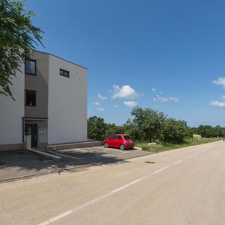 Awesome Apartment In Zbandaj With Wifi Exterior foto